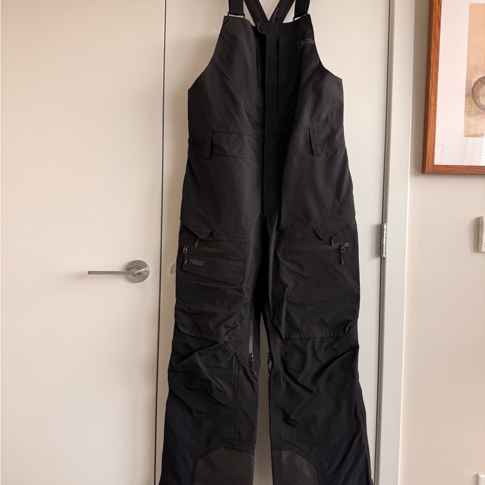 Trew Chariot Women's Black Ski & Snow Bib Overalls Large Short